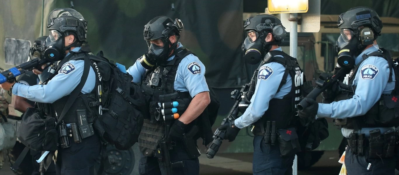 ΗΠΑ: Χειροπέδες σε 22χρονο σε σούπερ μάρκετ - Είχε στην κατοχή του 6 πυροβόλα όπλα